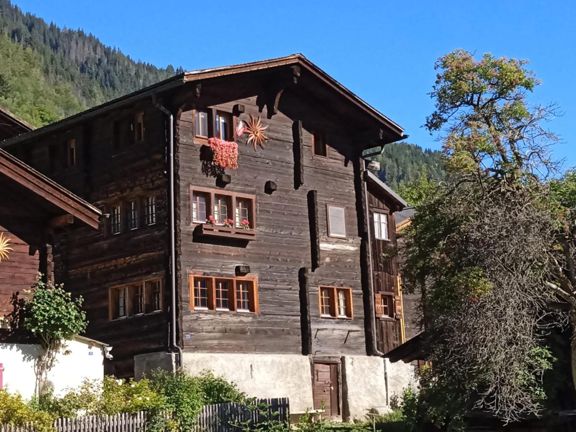 Heimeliges Walliserhaus Фиш Екстериор снимка